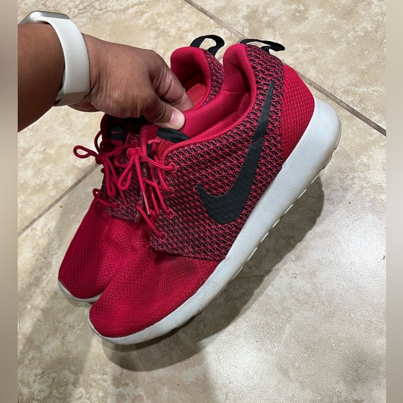 Nike Red Roshe Run Sneaker Size 11 - Picture 1 of 5